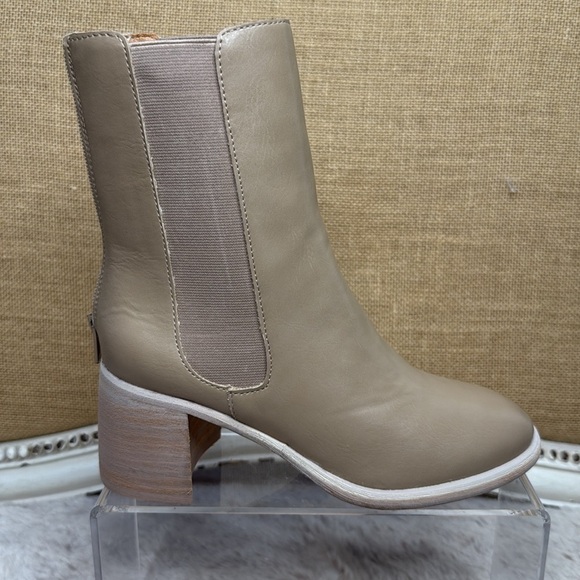 Cora Tall Ankle Boot
OASIS SOCIETY Size 6 - Picture 3 of 16